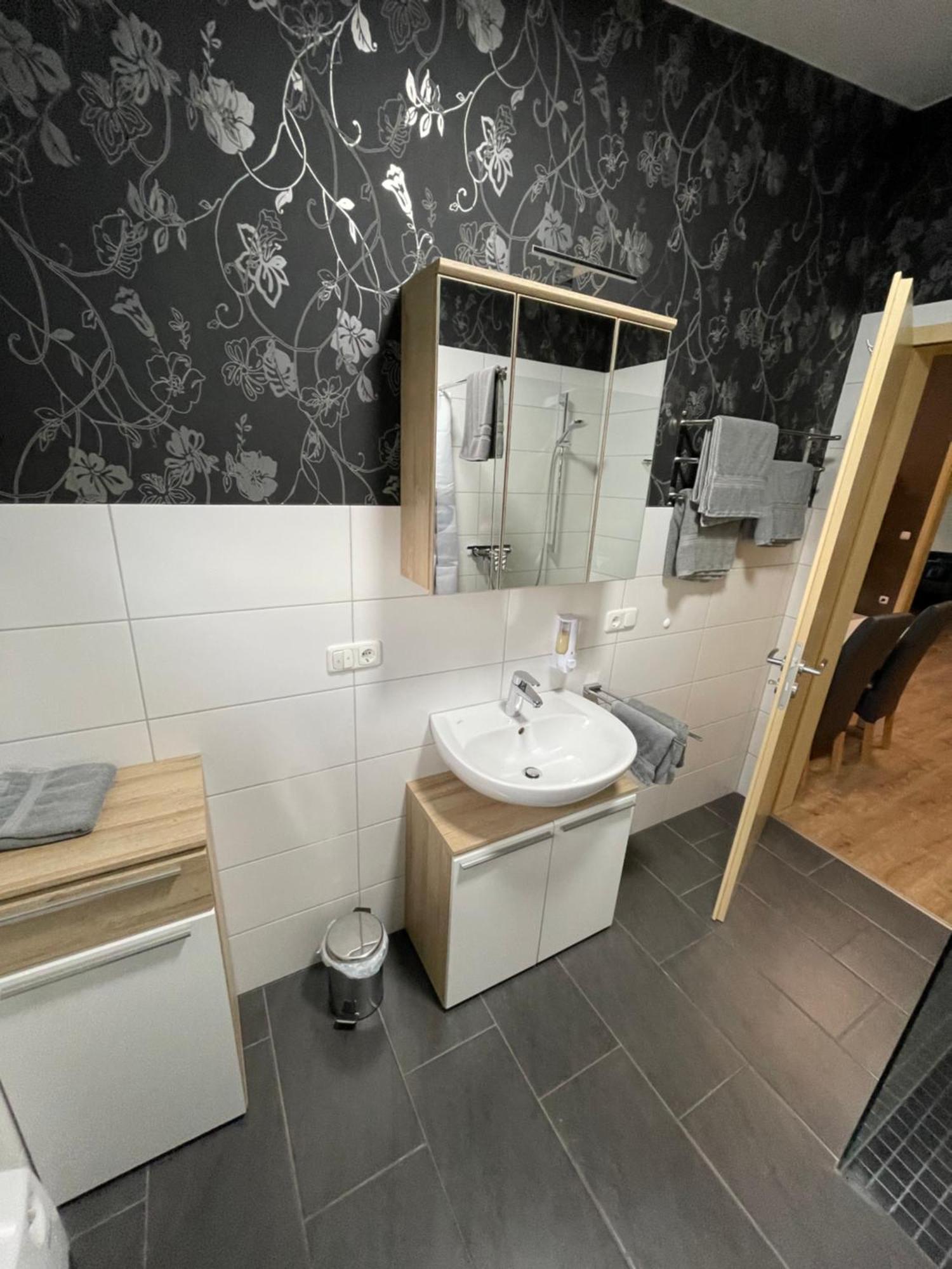 Meiwes Apartment *